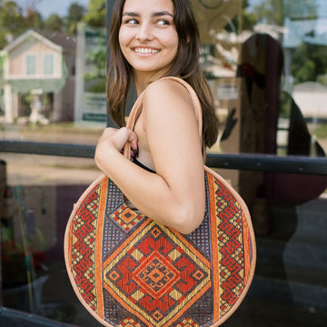Round Shaped Tote Bag with Square Woven Design
