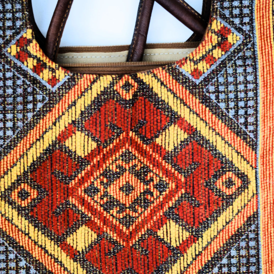 Round Shaped Tote Bag with Square Woven Design
